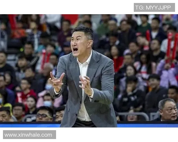 深圳篮球队进攻体系解析：战术创新与团队协作的完美结合